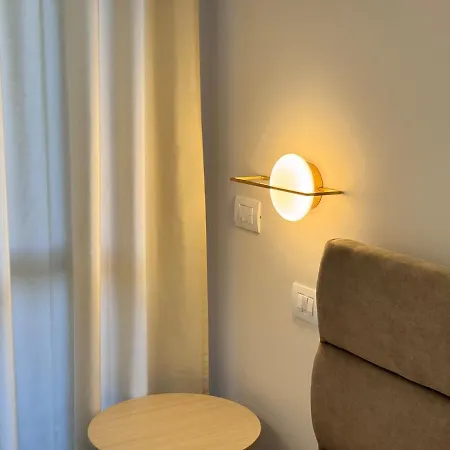 Luxury Metro Cornelia Apartament *