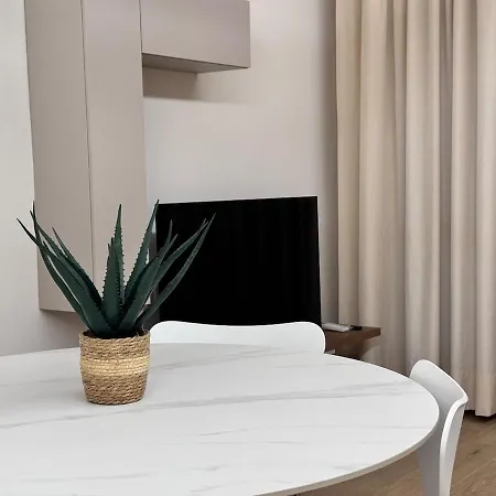 Apartment Luxury Metro Cornelia *