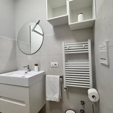 Luxury Metro Cornelia