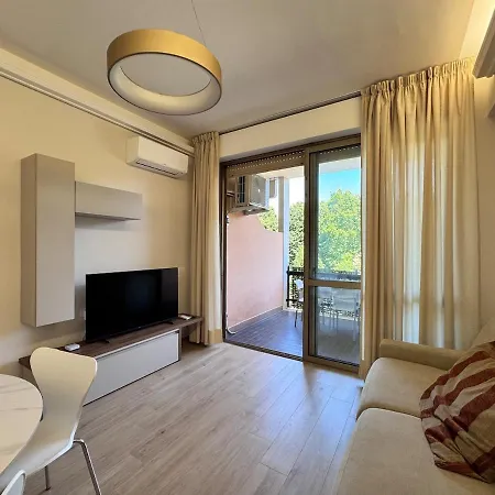 Apartment Luxury Metro Cornelia *