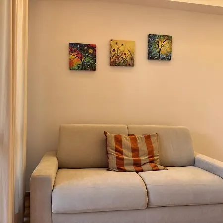 Apartment Luxury Metro Cornelia